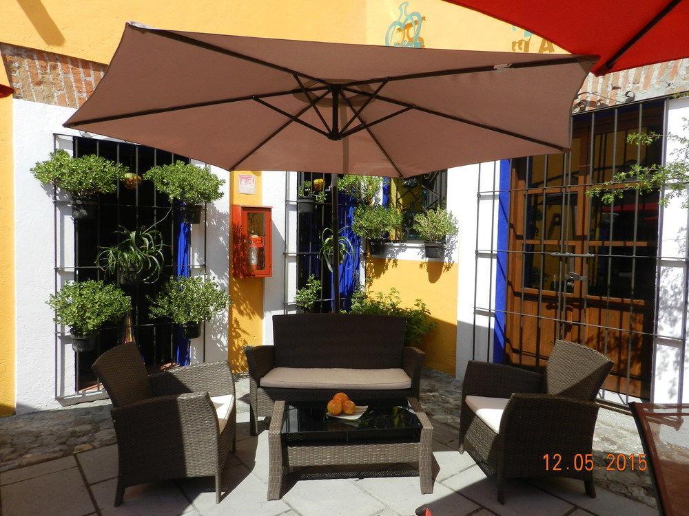 Hotel Collection O Al Otro Lado Del Rio, Puebla Exteriér fotografie A patio in Mexico City