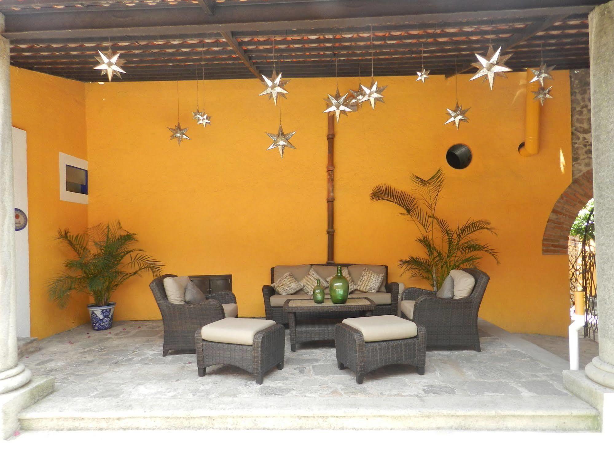 Hotel Collection O Al Otro Lado Del Rio, Puebla Exteriér fotografie Interior of a typical house in San Cristóbal de Las Casas
